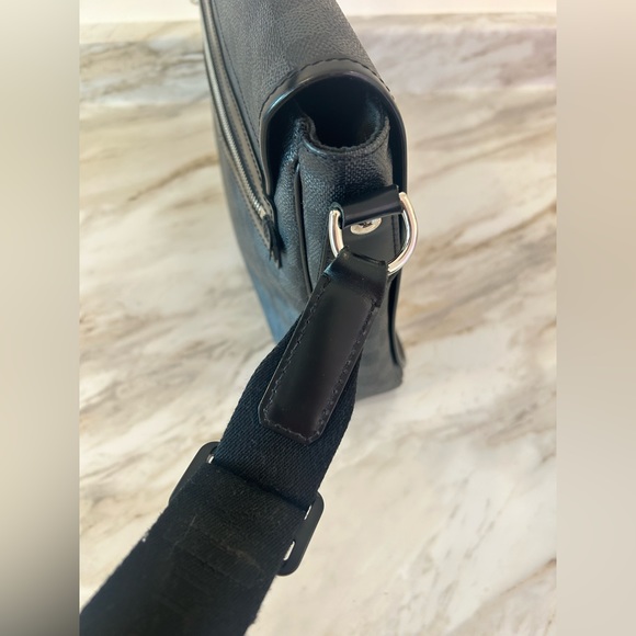 Louis Vuitton District Messenger Bag Damier Graphite - Picture 13 of 16